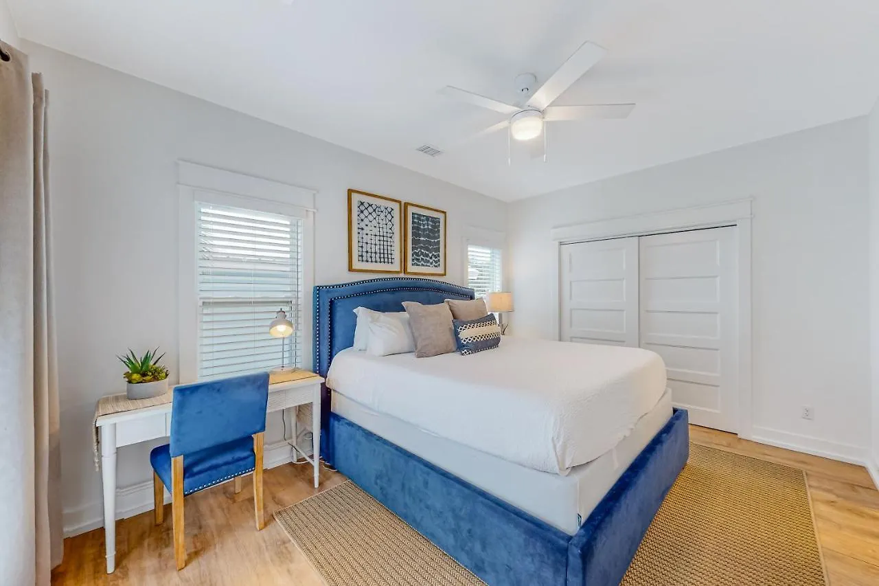 Cottages Of Crystal Beach: Clipper Cove Destin