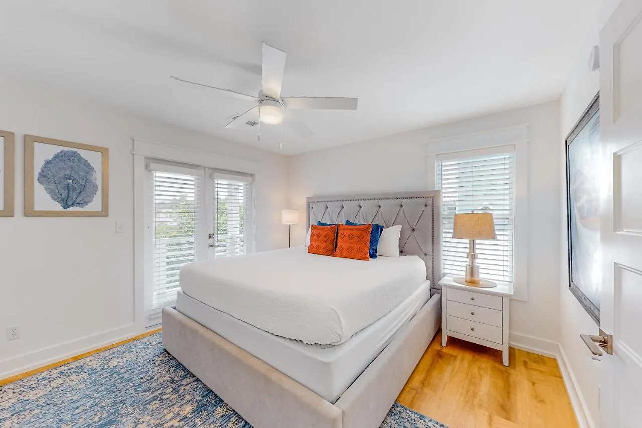 Cottages Of Crystal Beach: Clipper Cove Destin
