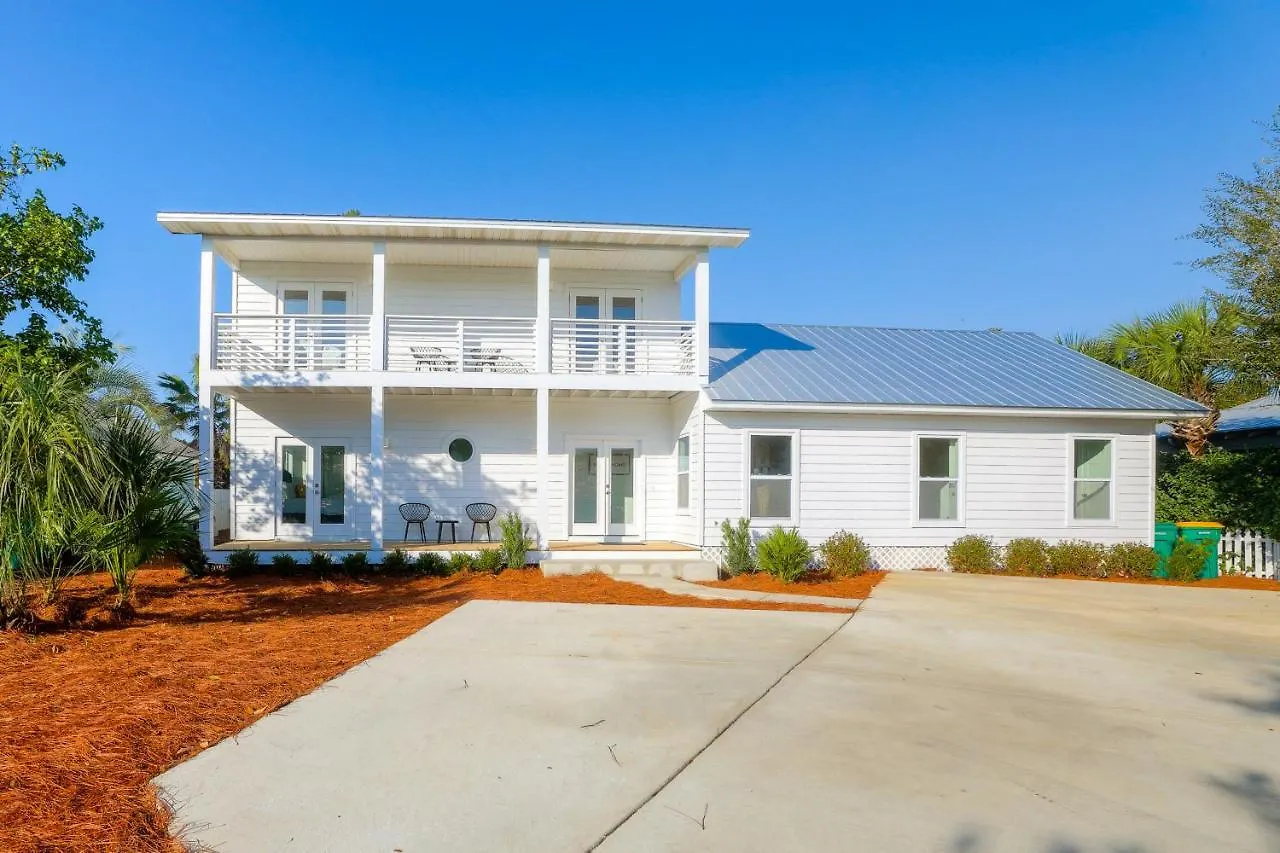 Cottages Of Crystal Beach: Clipper Cove location