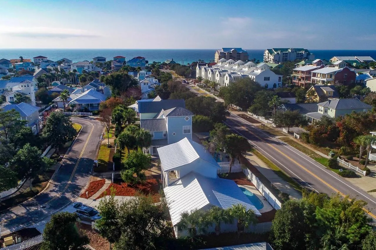 Cottages Of Crystal Beach: Clipper Cove Destin